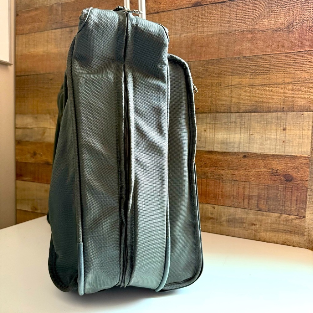 VTG 2241M3 Tumi Alpha 2 Wheeled Large Garment/Suitcase Travel Bag - Picture 4 of 16